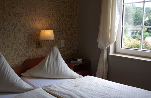 Ortslage Trotha Hotel | Double room - Pension, Café & Restaurant Am Krähenberg (Hotel)