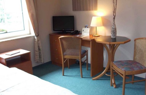 Ortslage Trotha Hotel | Double room - Pension, Café & Restaurant Am Krähenberg (Hotel)