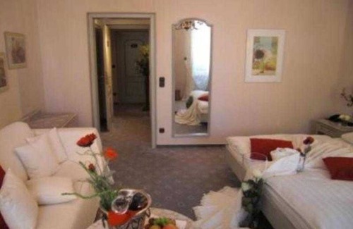 Michelstadt Hotel | Double Room, Room 4 - Hotel-Restaurant Drei Hasen