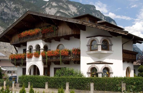 Kematen in Tirol Apartment | Double room with shower or bath, WC - Private room Waltraud Gattringer