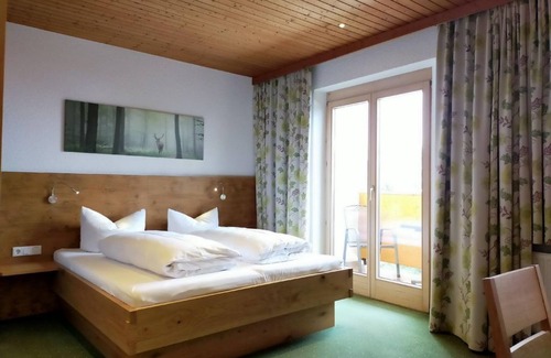 Damuels Bed & Breakfast | Double room with balcony - Pension Edelweiss Bischof KG
