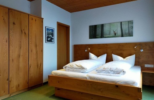 Damuels Bed & Breakfast | Double room with balcony - Pension Edelweiss Bischof KG