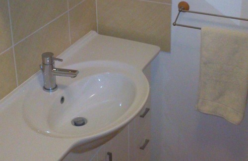 Slough House | Double room with ensuite.Very clean