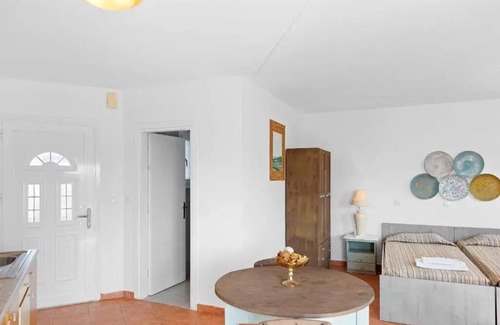 Haraki House | Double Room with Extra Bed