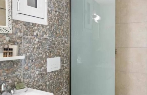 Haraki House | Double Room with Extra Bed
