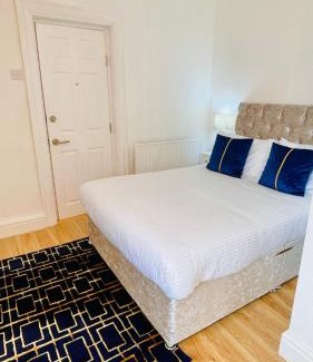 Blackpool Town Center House | Double Room with Private Bathroom 16 Havelock Street - 6
