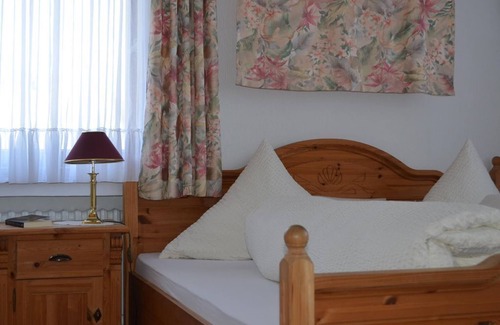 Leiwen Bed & Breakfast | Double room with shower/WC - Gästehaus Jostock-Hermes