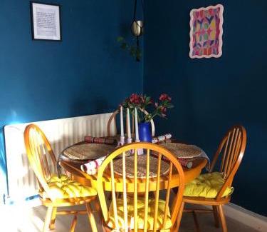 Washington House | Double rooms in relaxing, plant- filled, artsy home!