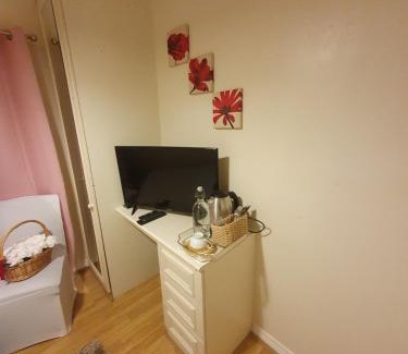 Thames House | Double size and Single room in Barking