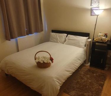 Thames House | Double size and Single room in Barking