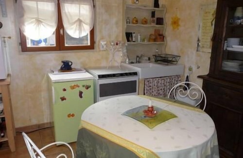 Cotignac Apartment | DOUBLE STUDIO NEXT TO OWNER WITH POOL