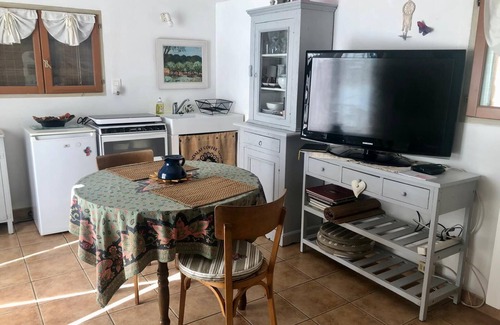 Cotignac Apartment | DOUBLE STUDIO NEXT TO OWNER WITH POOL