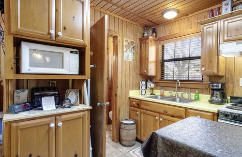 Bandera Cabin | Double U Barr Ranch Cowboy Cabin