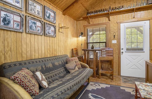 Bandera Cabin | Double U Barr Ranch Cowboy Cabin