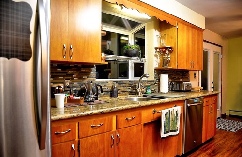 Tumwater House | Double Vision 4 Br 2.5 Ba home with WiFi, AC near Tumwater HS