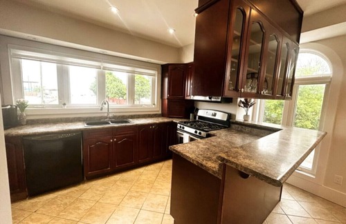 Wasaga Beach Apartment | Double Waterside Beach Oasis