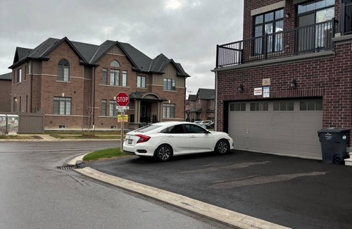 Caledon House | Doubleroom and shared bathroom.Close to the airport. there are many supermarket