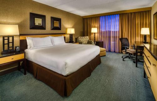 Arlington Heights Hotel | DoubleTree by Hilton Chicago - Arlington Heights