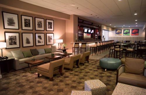 Maryland Heights Hotel | DoubleTree by Hilton St. Louis at Westport