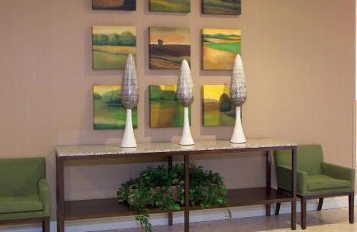 Maryland Heights Hotel | DoubleTree by Hilton St. Louis at Westport