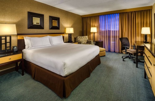 Arlington Heights Hotel | DoubleTree by Hilton Chicago - Arlington Heights
