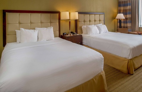 Maryland Heights Hotel | DoubleTree by Hilton St. Louis - Westport