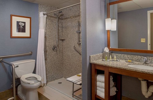Maryland Heights Hotel | DoubleTree by Hilton St. Louis - Westport