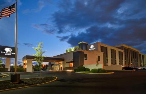 Airport Township Hotel | DoubleTree by Hilton St. Louis Airport, MO