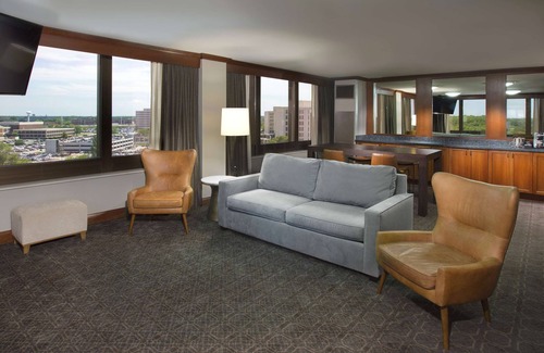Oak Brook Hotel | DoubleTree by Hilton Chicago - Oak Brook