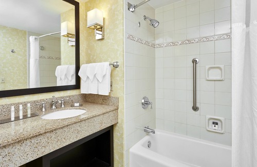 Oak Brook Hotel | DoubleTree by Hilton Chicago - Oak Brook
