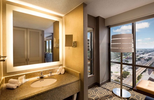 Dallas Hotel | DoubleTree by Hilton Dallas - Campbell Centre