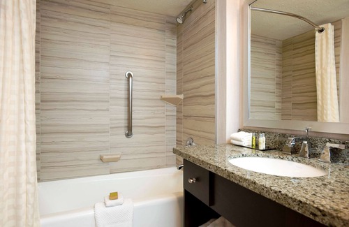 Aurora Hotel | DoubleTree by Hilton Denver - Aurora