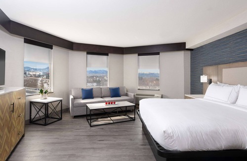 Thornton Hotel | DoubleTree by Hilton Denver - Thornton