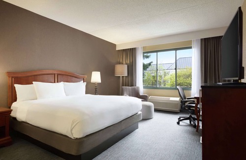 Novi Hotel | DoubleTree by Hilton Detroit Novi