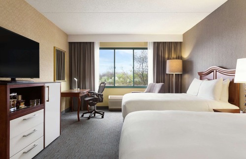 Novi Hotel | DoubleTree by Hilton Detroit Novi