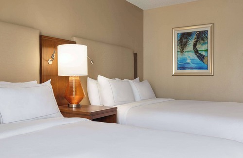 Villas Hotel | Doubletree by Hilton Fort Myers at Bell Tower Shops