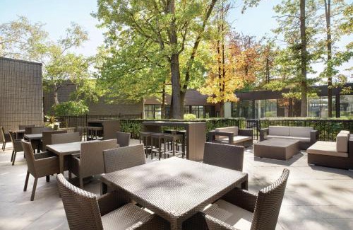 Northeast Mississauga Hotel | DoubleTree by Hilton Hotel Toronto Airport West