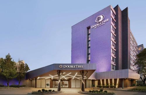 Northeast Mississauga Hotel | DoubleTree by Hilton Hotel Toronto Airport West