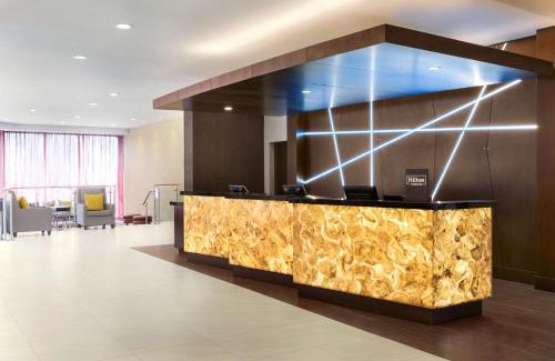 Northeast Mississauga Hotel | DoubleTree by Hilton Hotel Toronto Airport West
