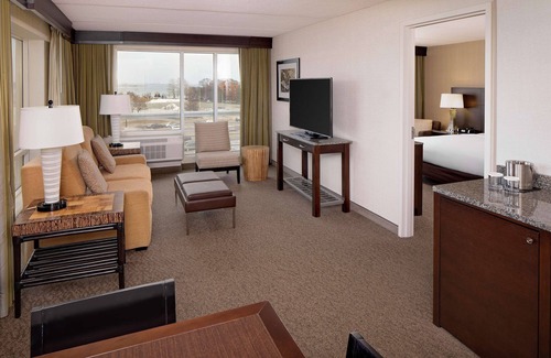 Dorchester Hotel | DoubleTree by Hilton Hotel Boston Bayside