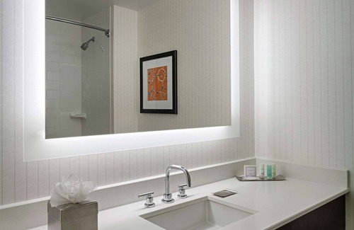 Bristol Hotel | DoubleTree by Hilton Hotel Bristol, Connecticut