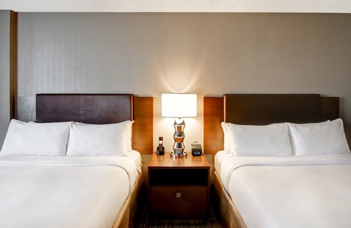 Jasper Place Hotel | DoubleTree by Hilton Hotel West Edmonton