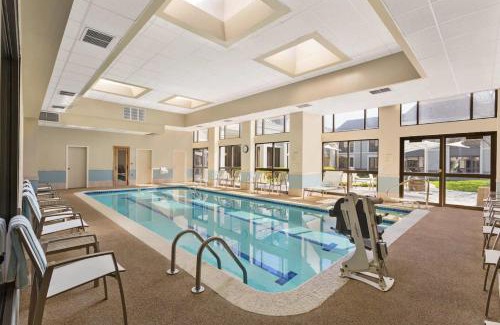 Novi Hotel | DoubleTree by Hilton Hotel Detroit Novi