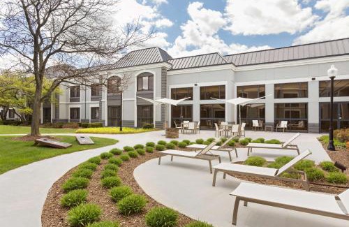 Novi Hotel | DoubleTree by Hilton Hotel Detroit Novi