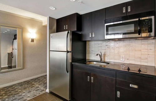 Bay Street Corridor Hotel | DoubleTree by Hilton Hotel Toronto Downtown