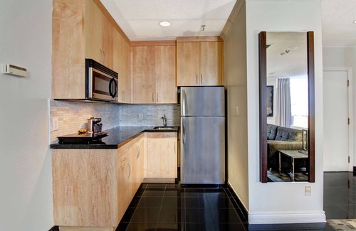Bay Street Corridor Hotel | DoubleTree by Hilton Hotel Toronto Downtown