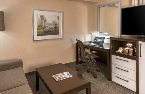 Wood Dale Hotel | DoubleTree by Hilton Hotel Chicago Wood Dale - Elk Grove