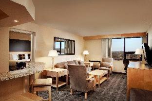 Kingston Hotel | DoubleTree by Hilton Kingston - Newly Renovated