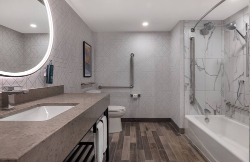 Kingston Hotel | DoubleTree by Hilton Kingston