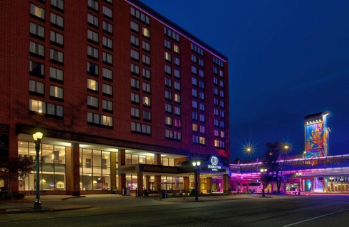 Downtown Hotel | DoubleTree by Hilton Lansing